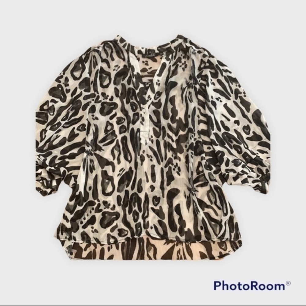 Sheer blouse with 3/4 length sleeves 053